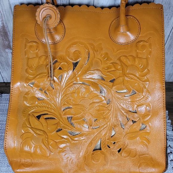 Patricia Nash Tote + Wallet bundle - Picture 4 of 12